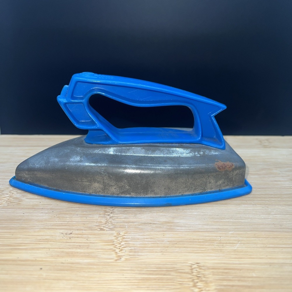 Vintage Tin Toy Sad Iron / Flat Iron Wolverine 6 1/2"